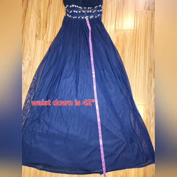 Navy Blue Gown Backless and Gem Embellishments Size 3/4 - Picture 8 of 10